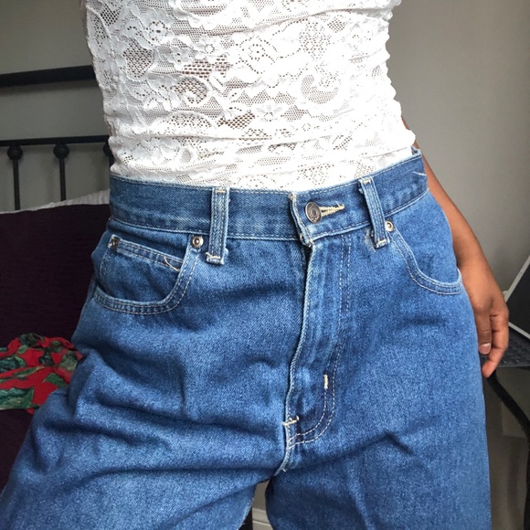 Mom Jeans - Picture 2 of 4